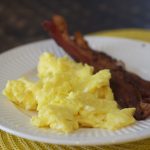 how to scramble eggs