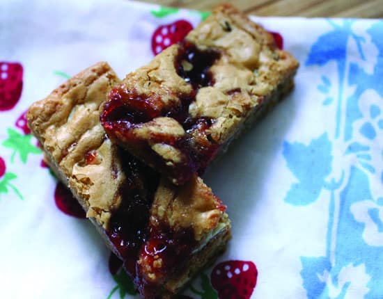 strawberry white chocolate blondie bars