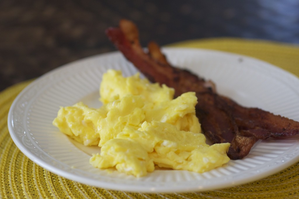 how to scramble eggs