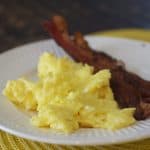 how to scramble eggs