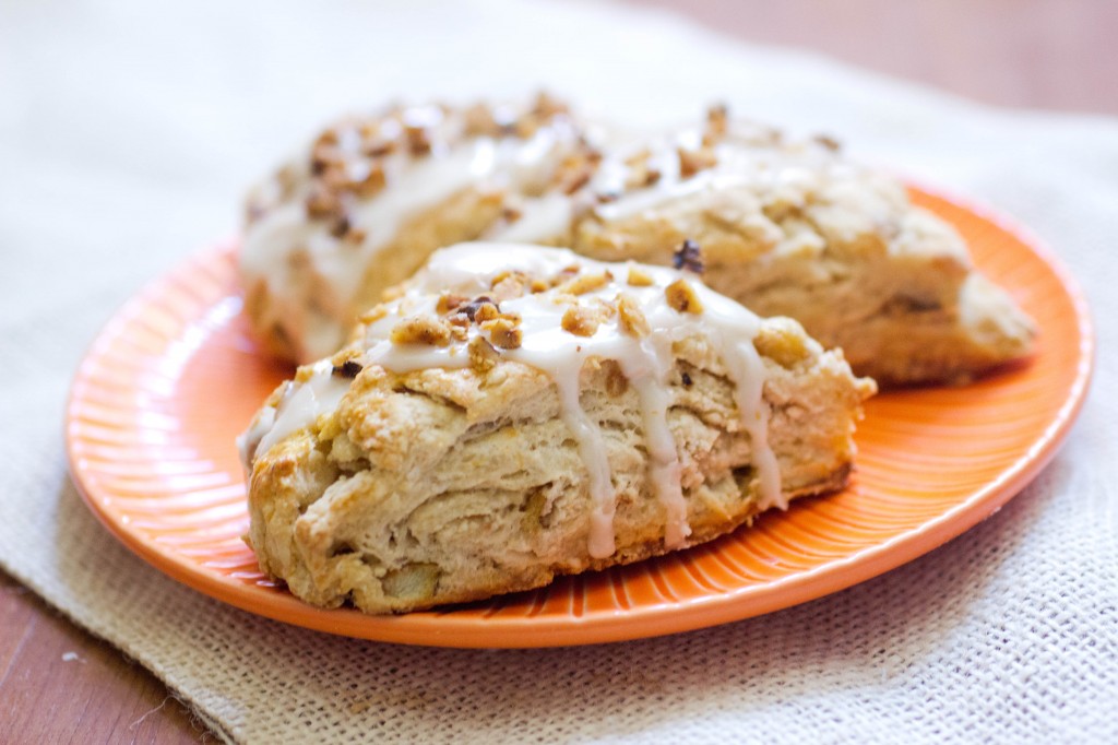 cinnamon-apple-scone-with-apple-cider-glaze