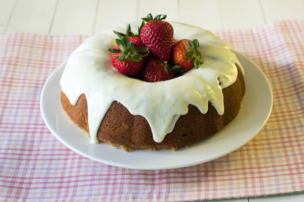 Strawberry Graham cake on a plate